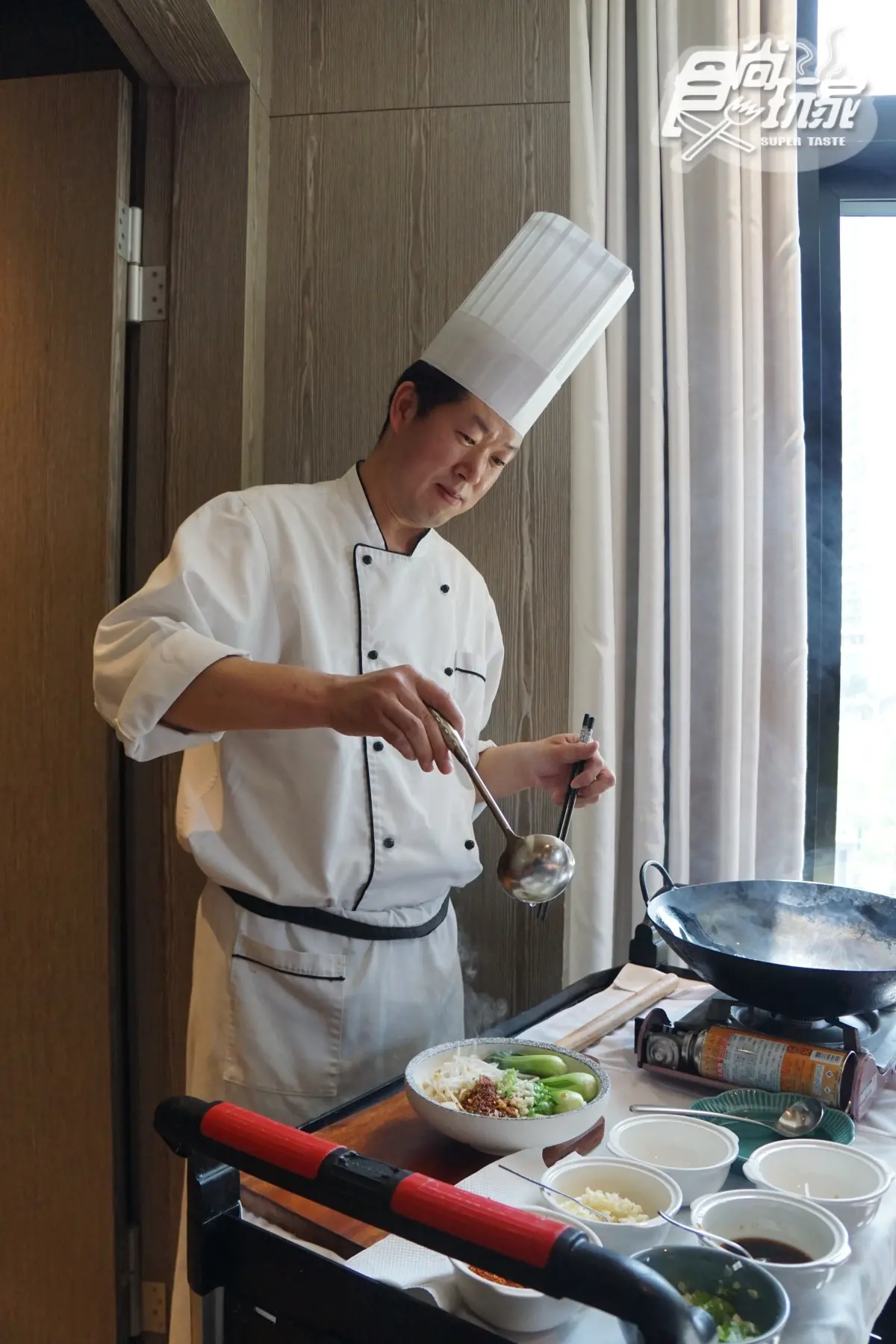 「住這３區」用餐85折！板橋飯店推80道新菜：必嘗桃木燻烤牛肋排、油潑麵