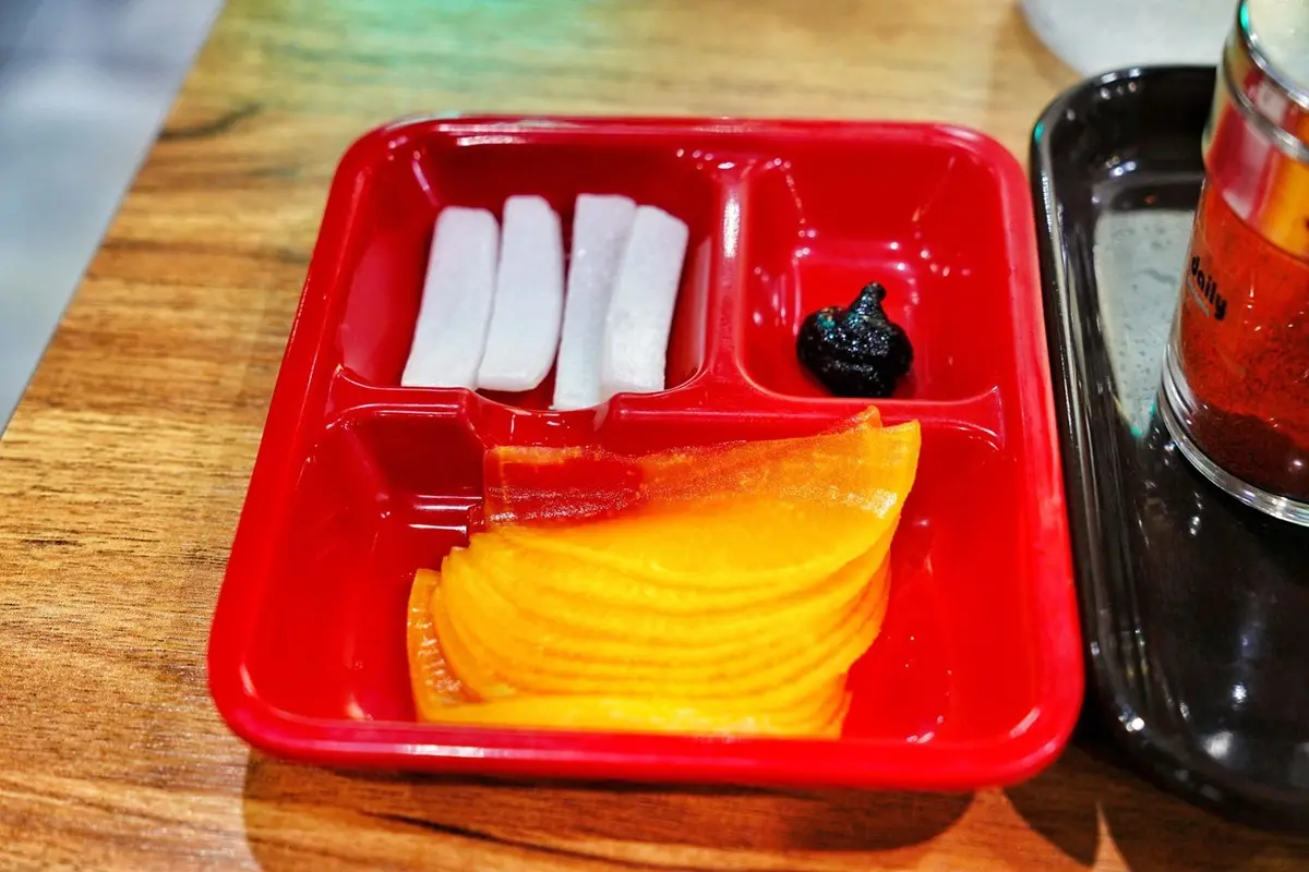 全台首間「香港飯店0410」來了!菜單價位、小菜無限續加,再搶漢堡排買一送一 全台首間「香港飯店0410」來了!菜單價位、小菜無限續加,再搶漢堡排買一送一