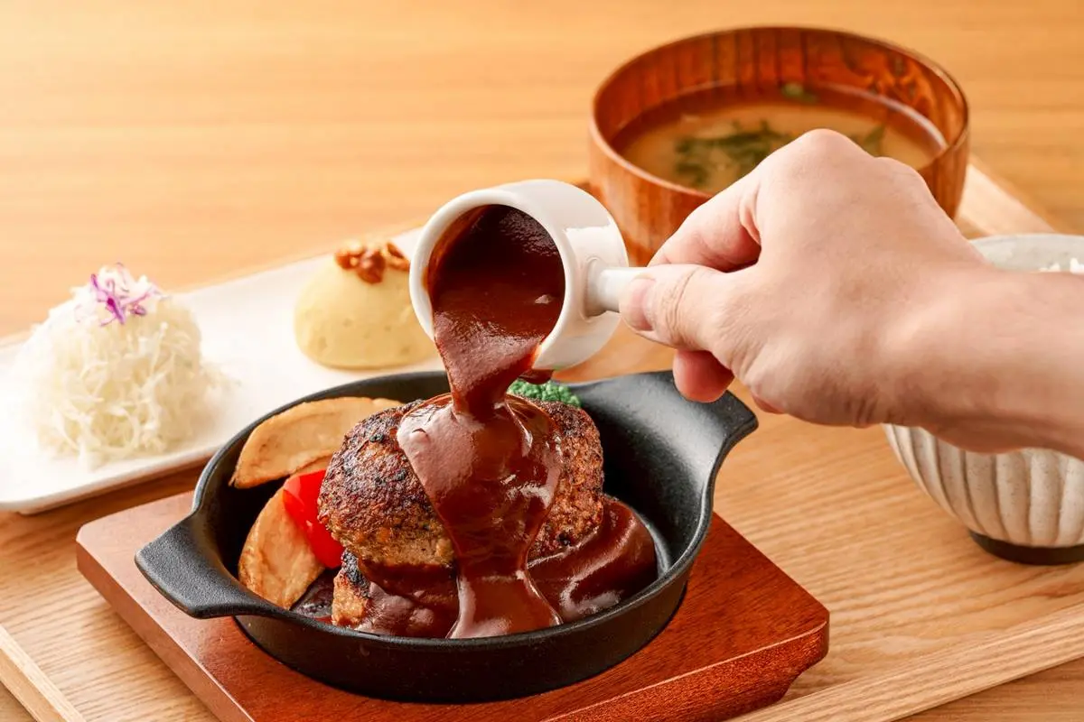 全台首間「香港飯店0410」來了!菜單價位、小菜無限續加,再搶漢堡排買一送一 全台首間「香港飯店0410」來了!菜單價位、小菜無限續加,再搶漢堡排買一送一