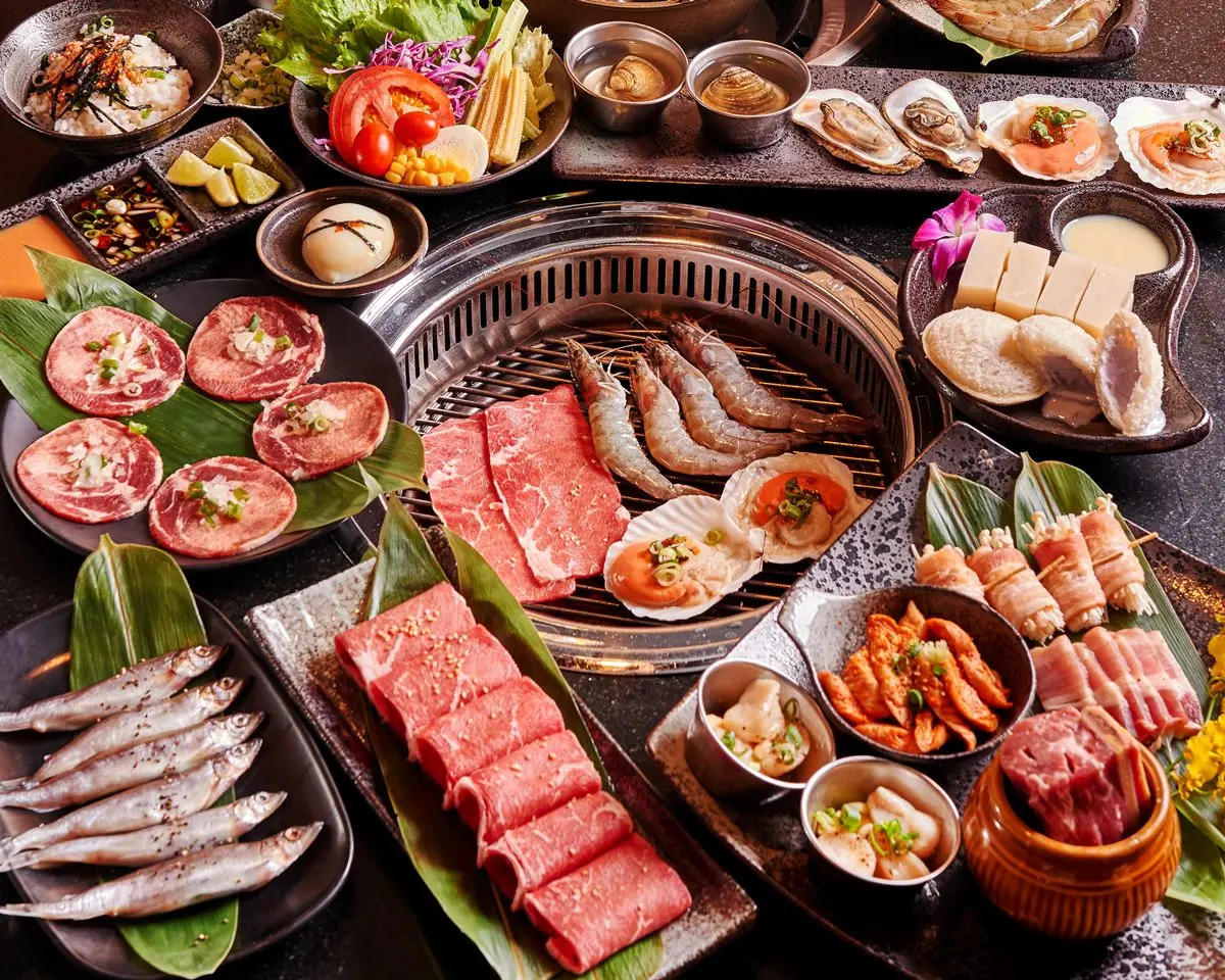 對中「這２碼」天使紅蝦吃到飽！７大燒肉優惠：免費送松葉蟹、屋馬套餐半價