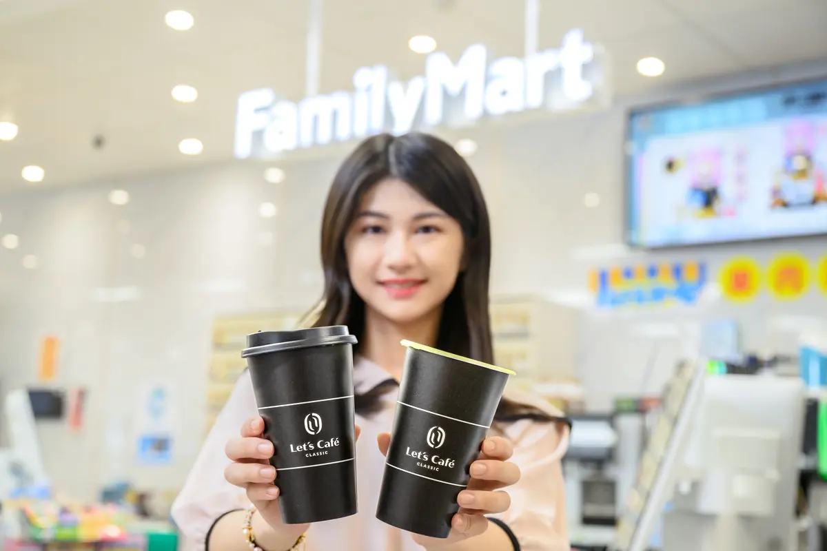 超商首見「玫瑰造型霜淇淋」買一送一!全家、7-11母親節優惠,咖啡買一送一 超商首見「玫瑰造型霜淇淋」買一送一!全家、7-11母親節優惠,咖啡買一送一