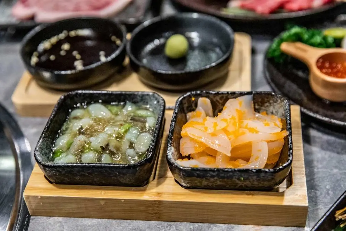 加99元和牛吃到飽！地表最強「燒肉吃到飽」手搖搬進店，手臂蝦、生蠔無限吃