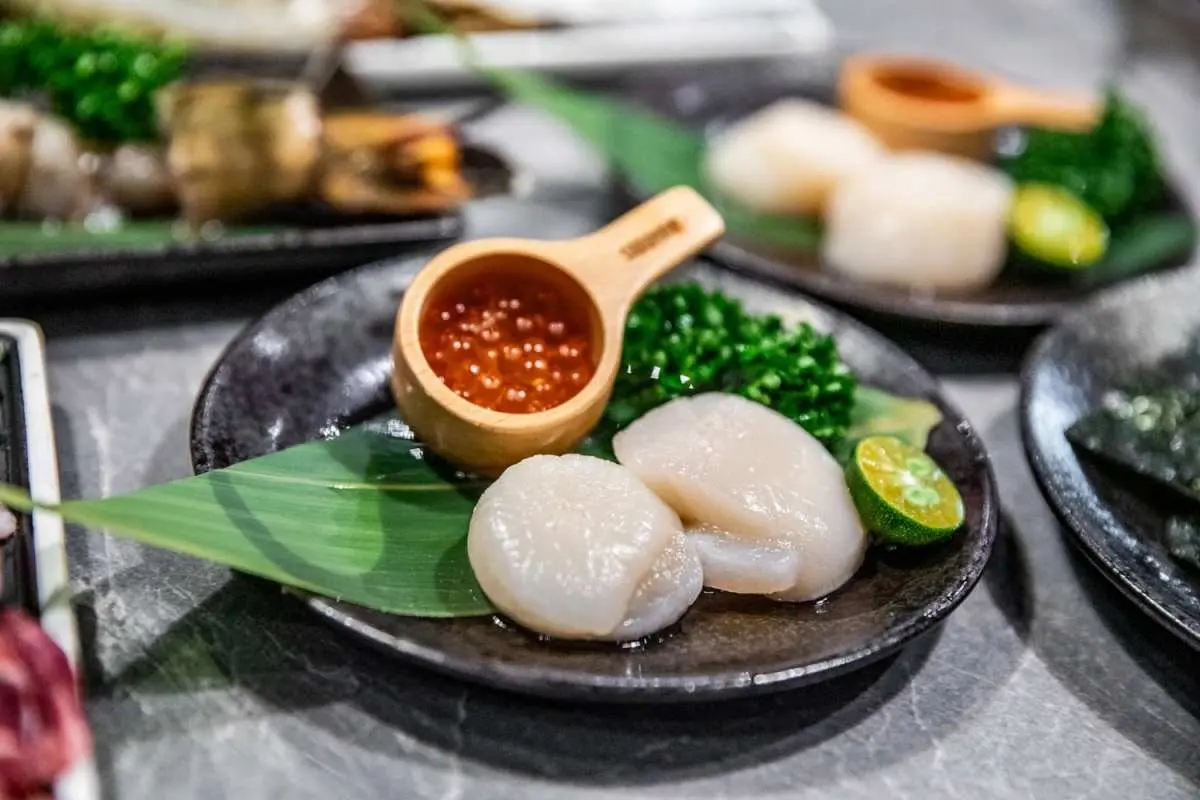 加99元和牛吃到飽！地表最強「燒肉吃到飽」手搖搬進店，手臂蝦、生蠔無限吃