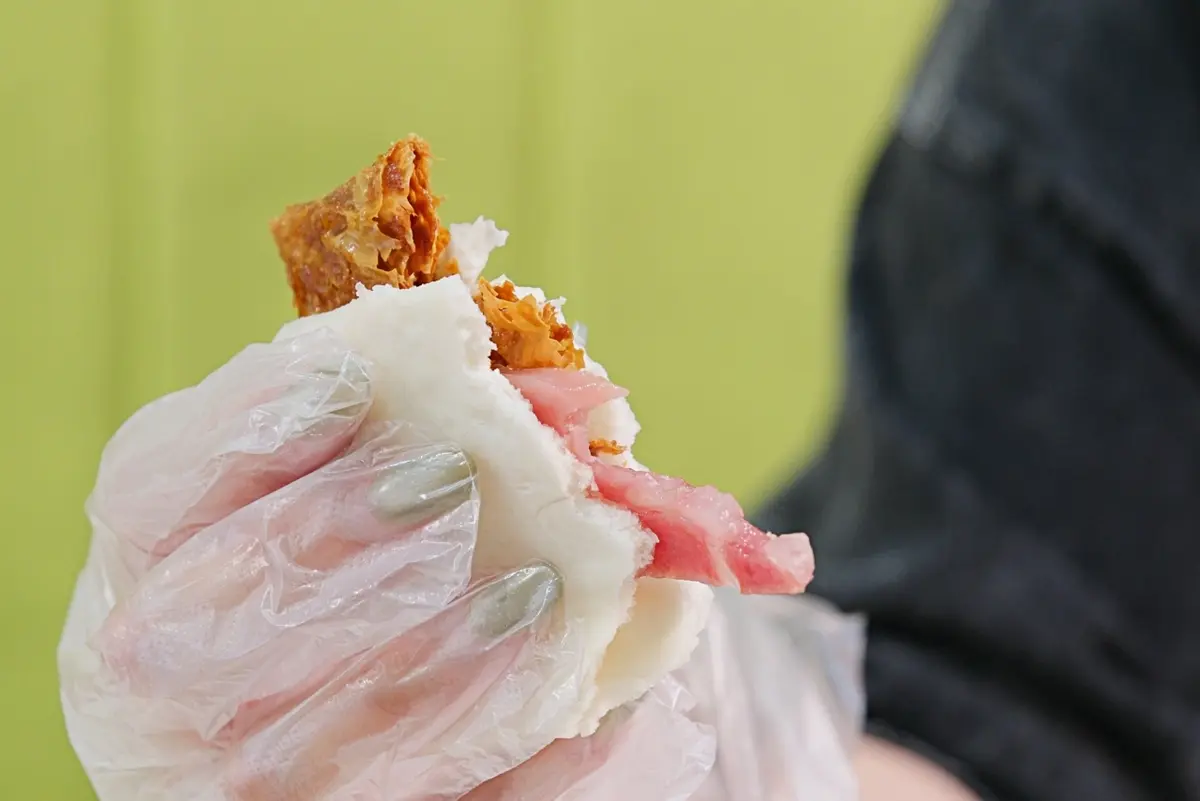 主餐第２份半價！上海風味麵食館創新吃法，必點胡椒鍋燒意麵、酥皮綠咖哩麵