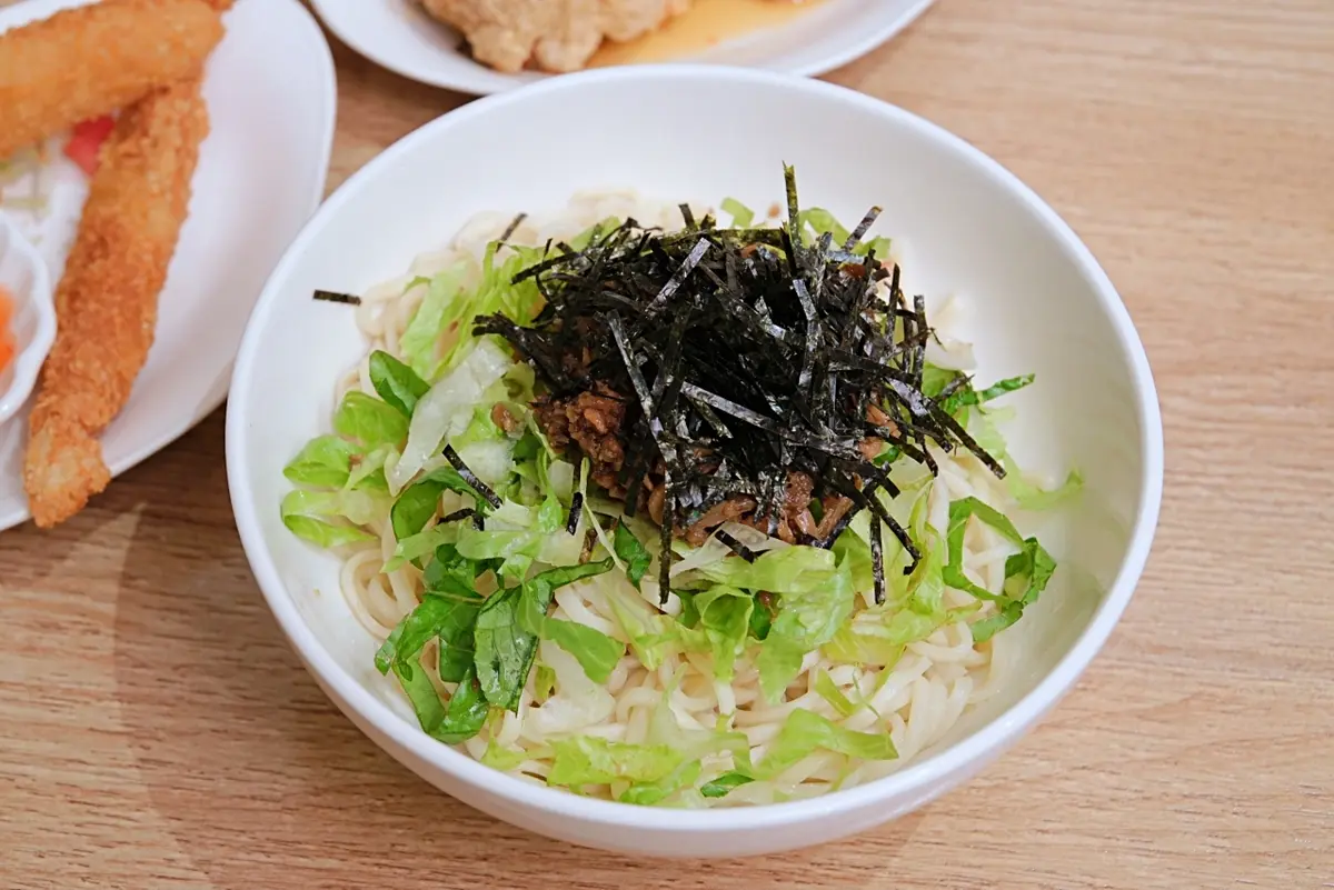 點餐享椰湯拉麵半價！高CP蔬食店推「臭豆腐水餃」，再送自助吧吃到飽