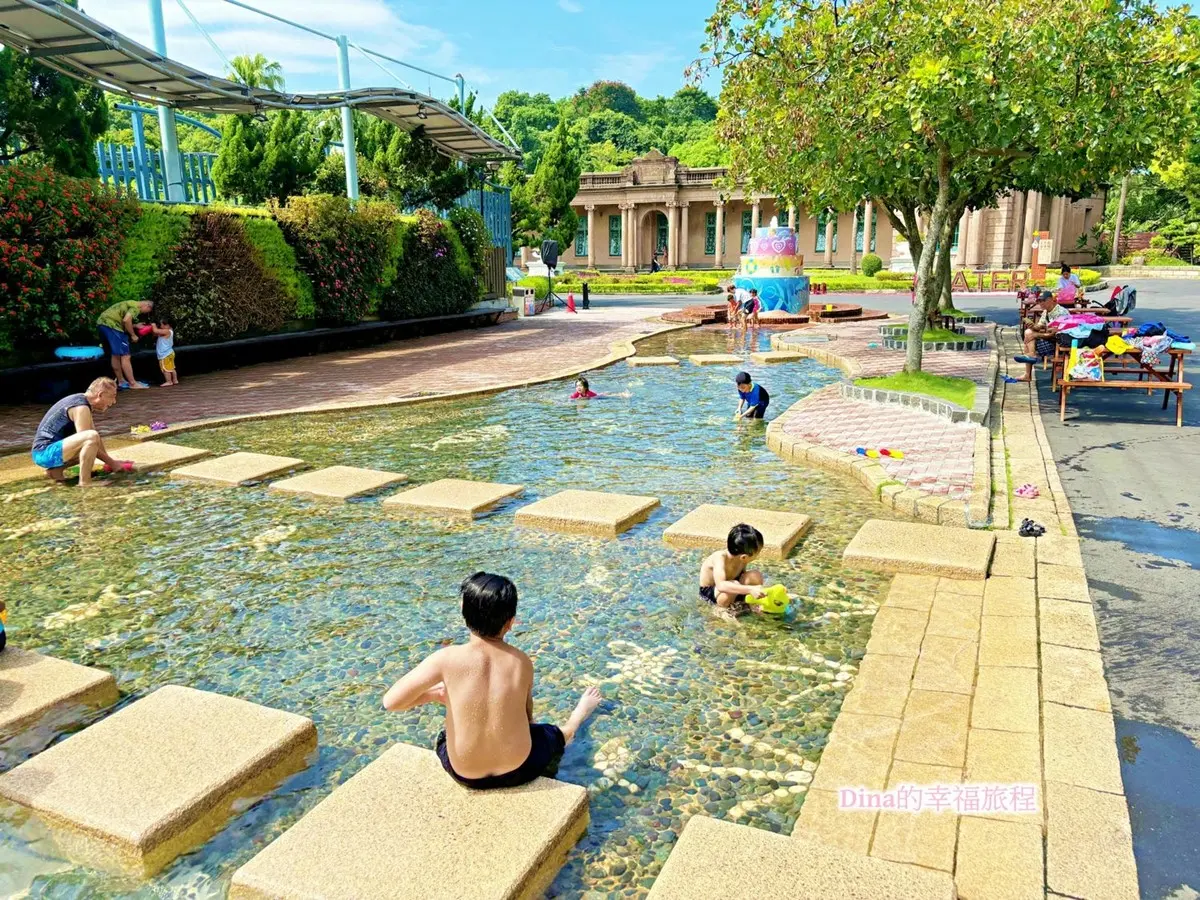 1日限定免費入園!台北水樂園「快閃園遊會」,玩滑水道、免費吃冰棒 台北市區就有玩水天堂!水上溜滑梯本週開放,25元起嗨玩迷你水上樂園