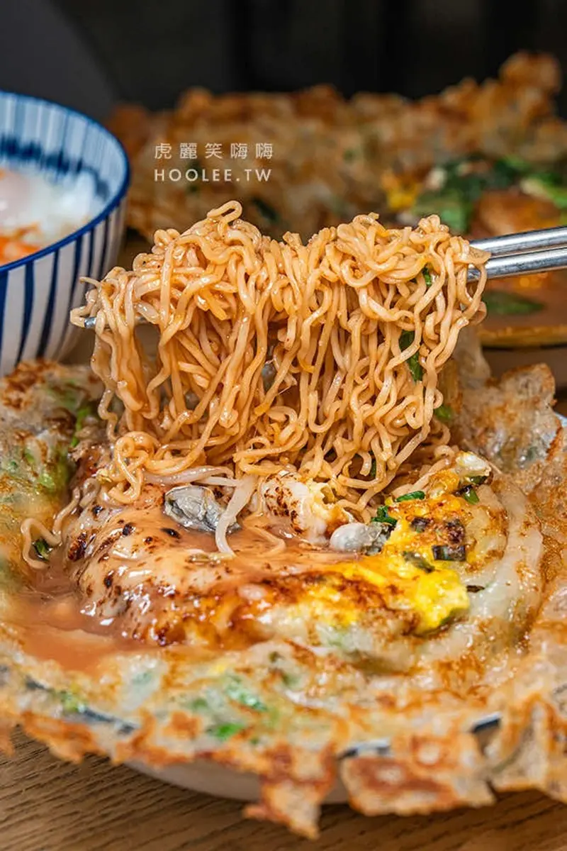 「高雄最狂蚵仔煎」是這家!香酥餅皮中間竟藏炒泡麵,再加牽絲乳酪超銷魂 「高雄最狂蚵仔煎」是這家!香酥餅皮中間竟藏炒泡麵,再加牽絲乳酪超銷魂