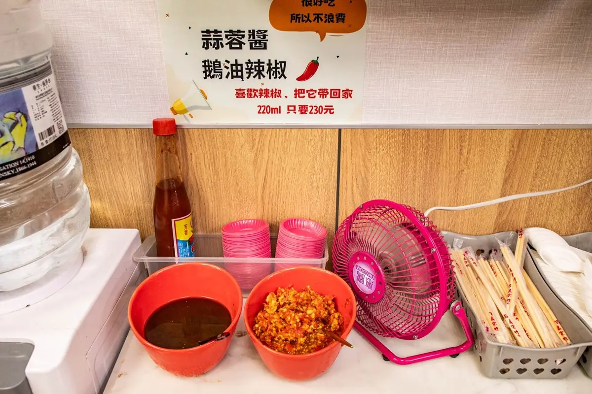 台中人激推高CP值鵝肉店!「鵝肉飯」肉量滿滿免百元,鵝肉湯免費喝到飽 台中人激推高CP值鵝肉店!「鵝肉飯」肉量滿滿免百元,鵝肉湯免費喝到飽