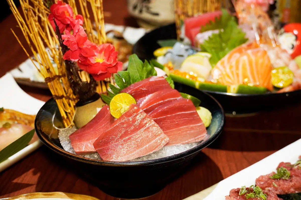 狗一下「黑鮪魚吃到飽」來了！百款日料、黑鮪魚刺身、握壽司暢吃，千元有找