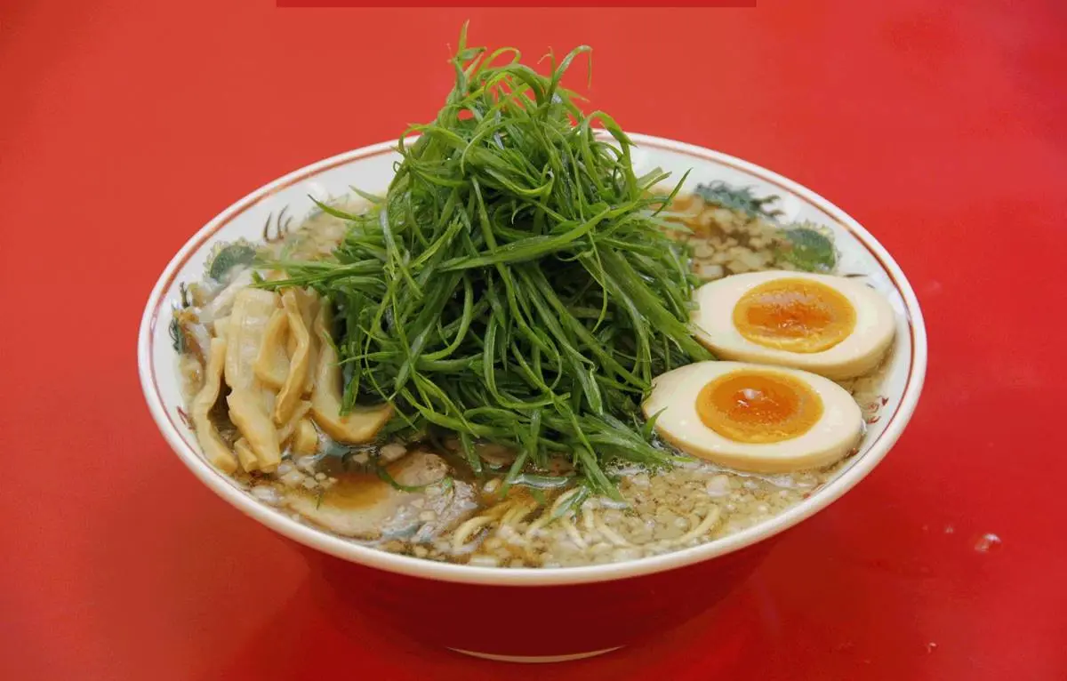 日本連鎖「平價拉麵」首度登台！開幕地點搶先曝，巨無霸分量還能「免費加蔥」
