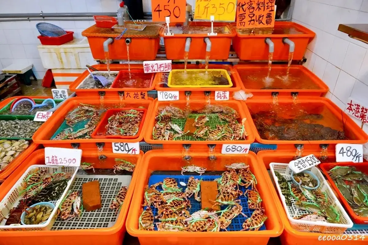 東北角海鮮勝地！「龜吼漁夫市集」重新開放，爽嗑萬里蟹配大片海景