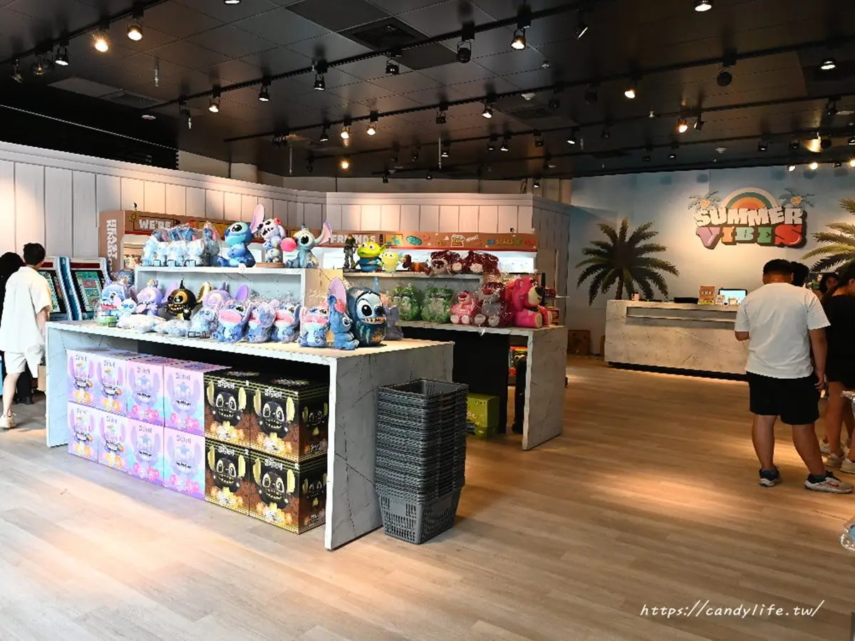 快衝迪士尼快閃店!免費打卡巨大史迪奇+三眼怪,限量周邊一次看 快衝迪士尼快閃店!免費打卡巨大史迪奇+三眼怪,限量周邊一次看