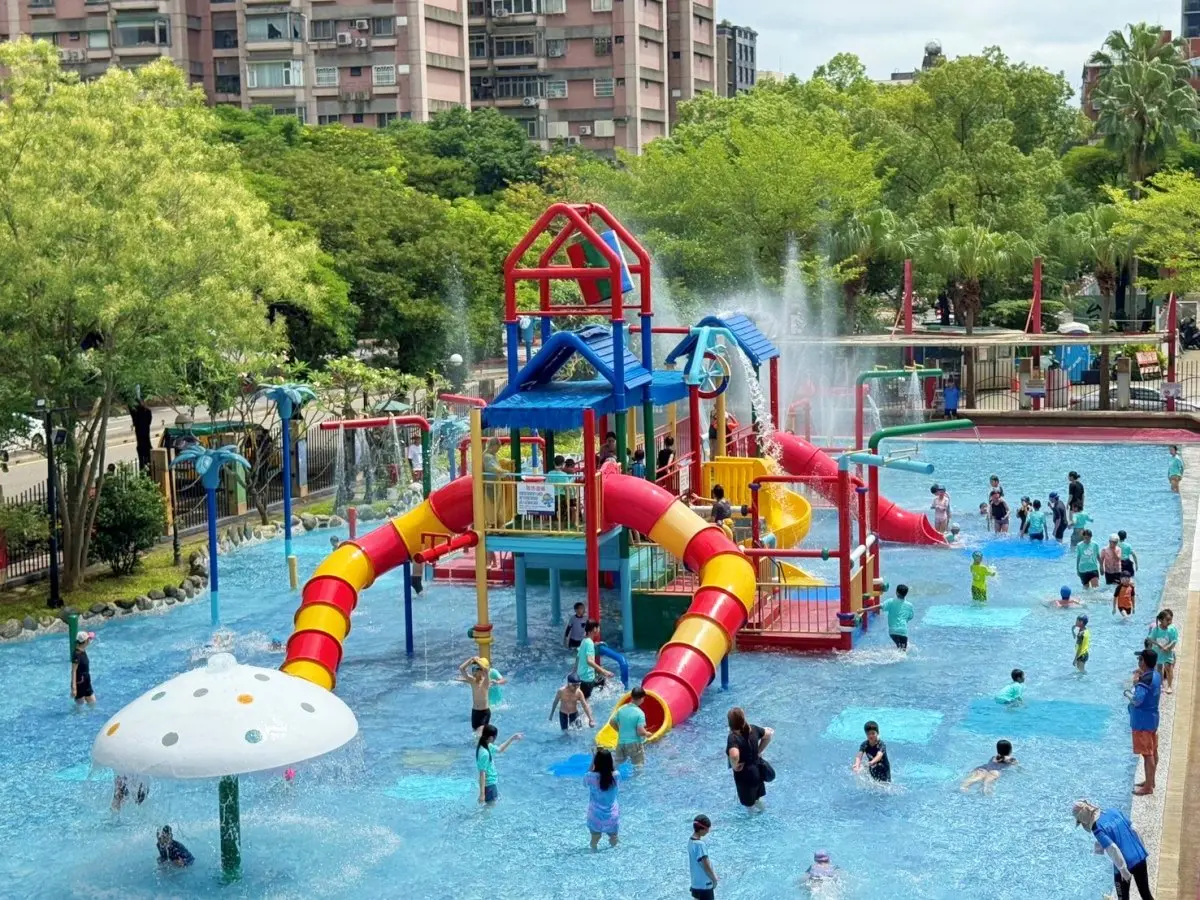 台北水樂園這天「免費入園」！１日限定市集園遊會，嗨玩6.5公尺滑水道