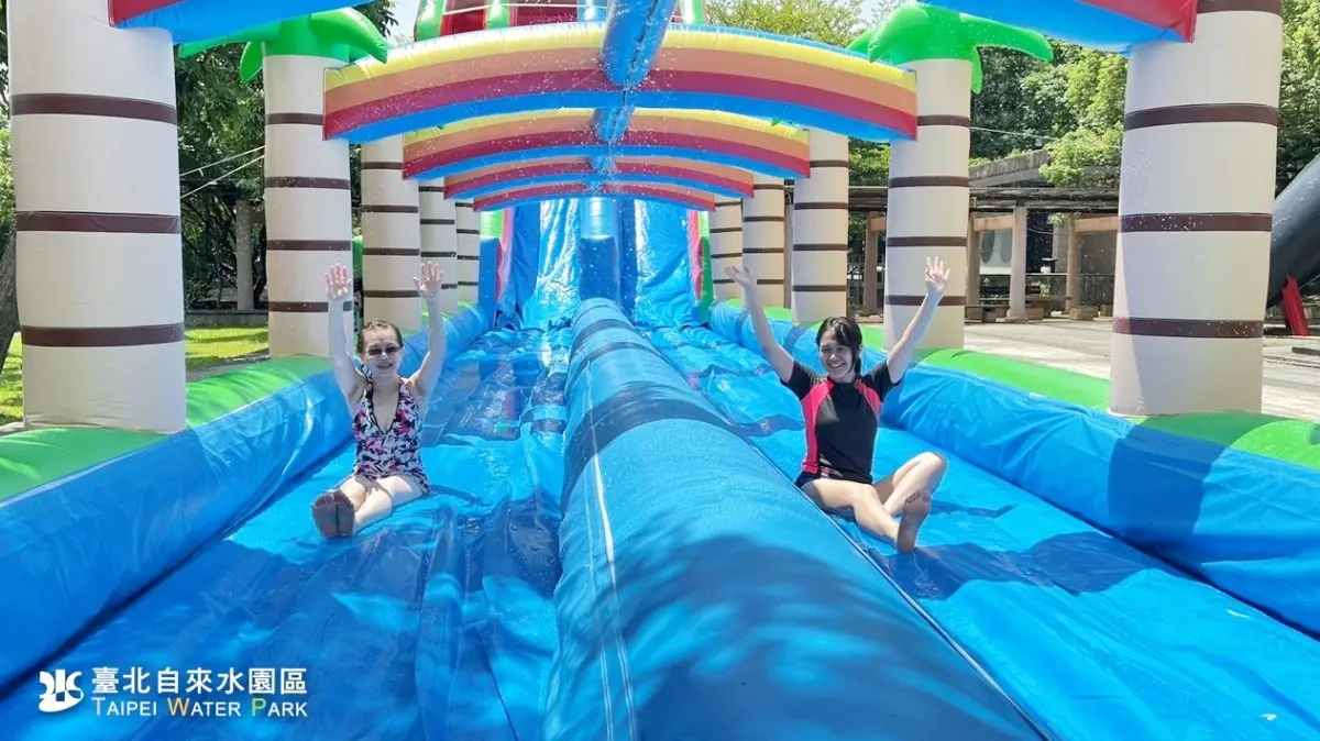 台北水樂園這天「免費入園」！１日限定市集園遊會，嗨玩6.5公尺滑水道
