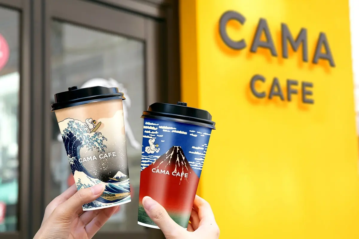 「減糖版奶霜拿鐵」激推！CAMA浮世繪杯買一送一，打卡免費光雕投影、繪馬牆