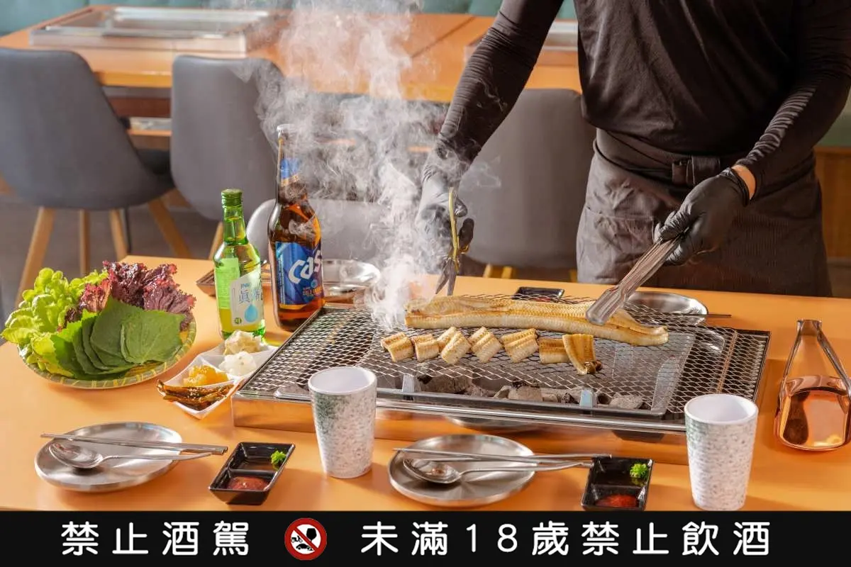 韓式炸雞免費吃！最美海景「韓式直火烤鰻專門店」必點炭烤鰻魚、爆餡海鮮蒸蛋