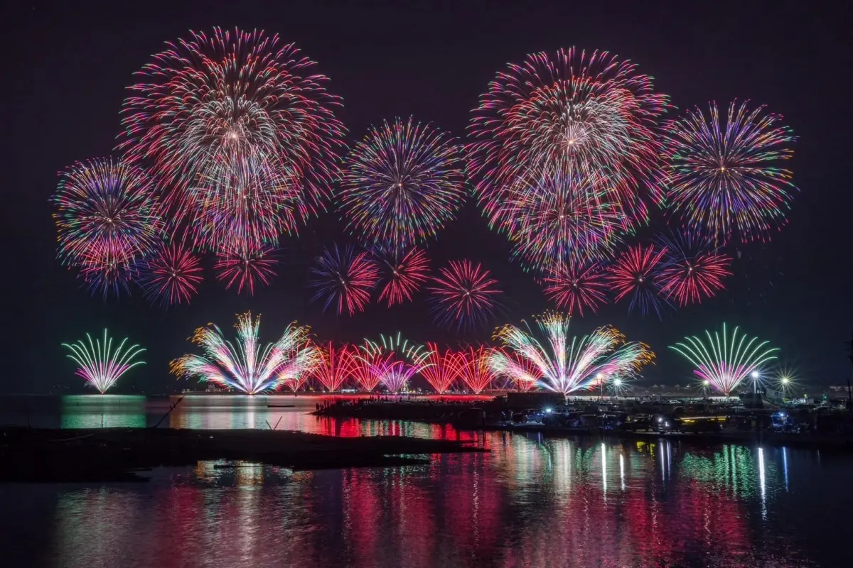 嘉義最美海上煙火「這天」登場!連續2天免費演唱會,玩水、逛美食市集 嘉義最美海上煙火「這天」登場!連續2天免費演唱會,玩水、逛美食市集