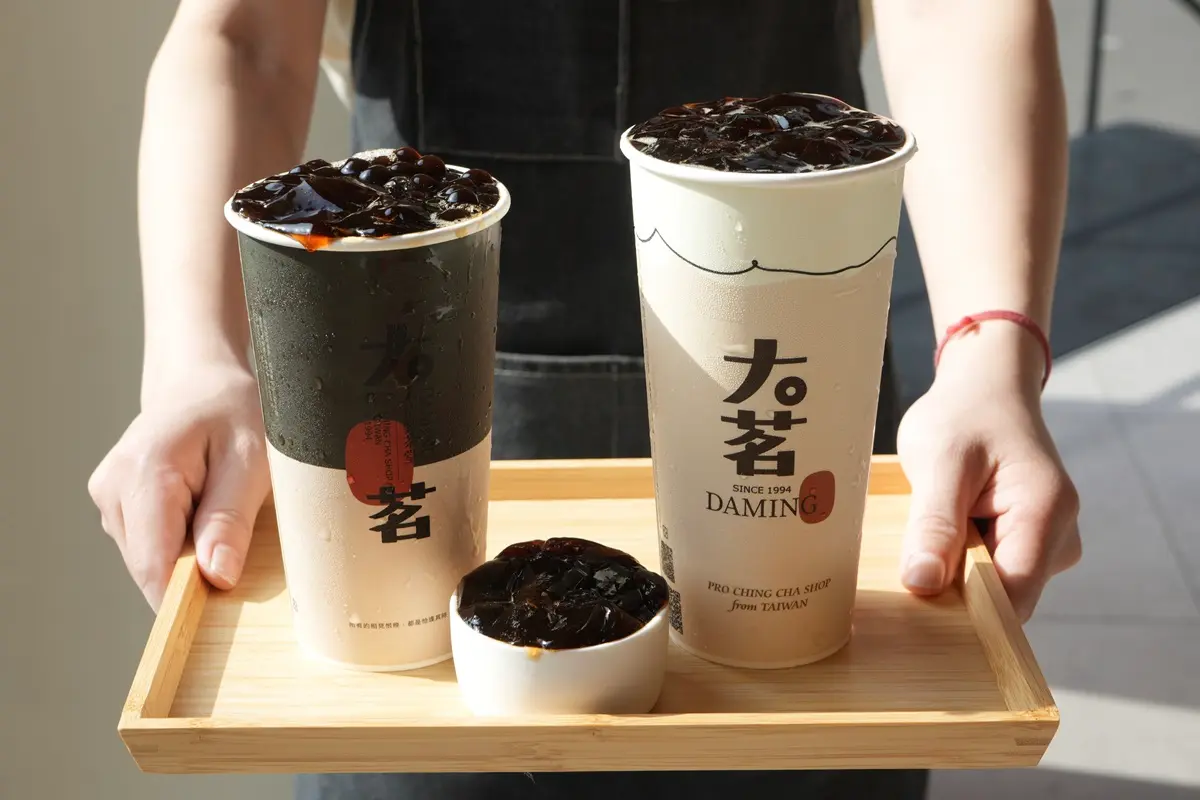 UG、大茗超狂新品到!「傻瓜奶茶」糯米香必喝,「珈琲粉粿」咀嚼控最愛 UG、大茗超狂新品到!「傻瓜奶茶」糯米香必喝,「珈琲粉粿」咀嚼控最愛