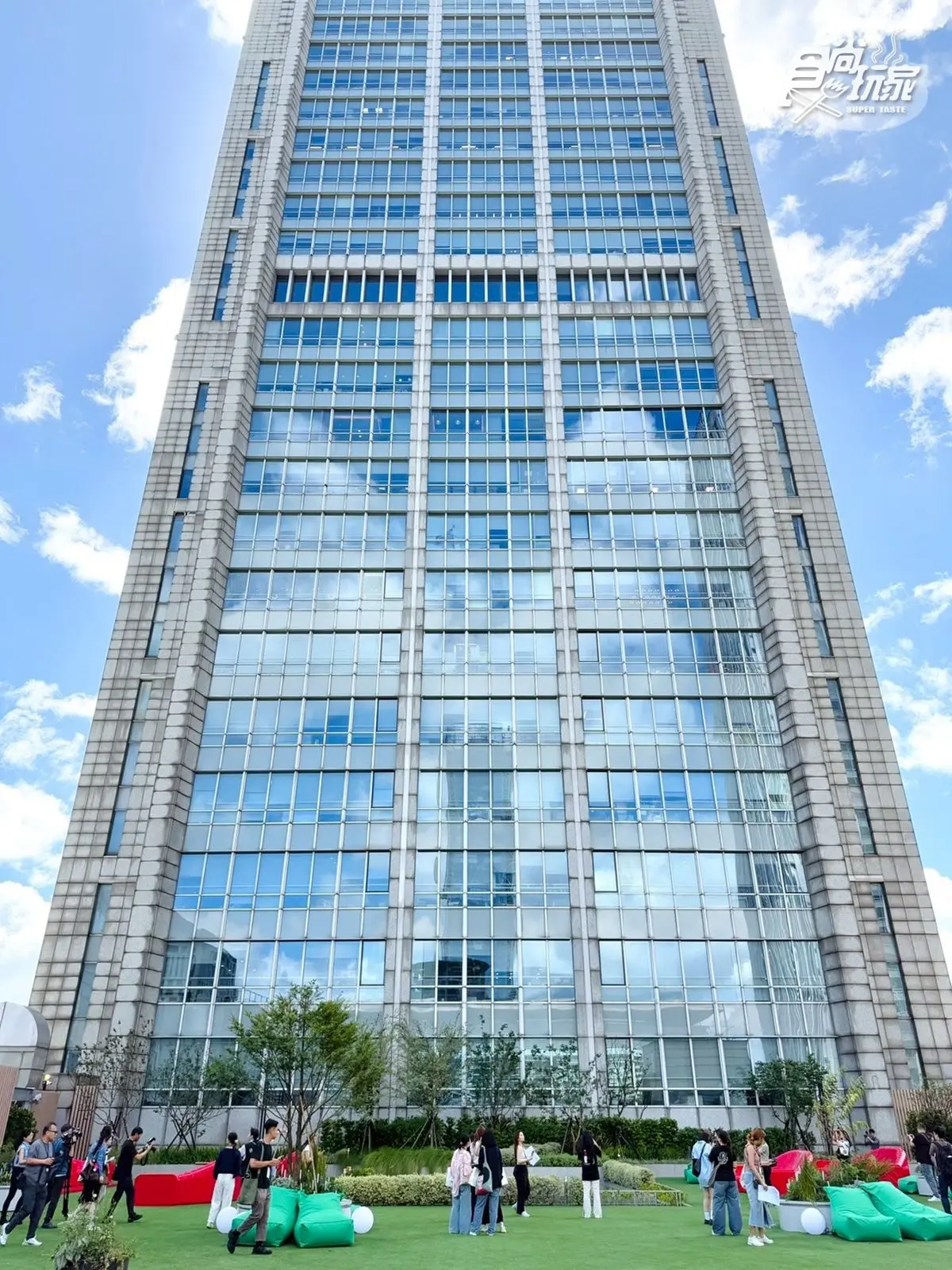 「Dream Plaza統一信義百貨」7/25開幕!全台最大星巴克、必吃美食餐廳搶先看 「Dream Plaza統一信義百貨」7/25開幕!全台最大星巴克、必吃美食餐廳搶先看