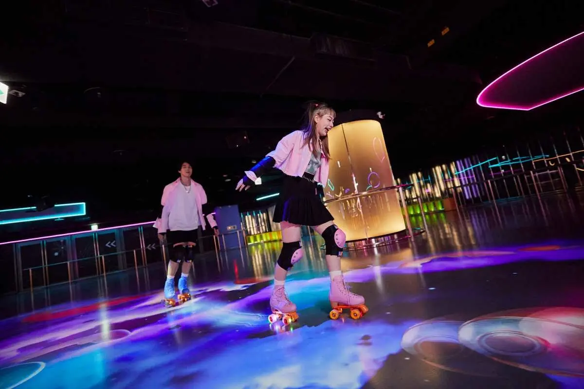 第２人半價！「大魯閣Roller186滑輪場」復古霓虹超好拍，加碼週三女生免費