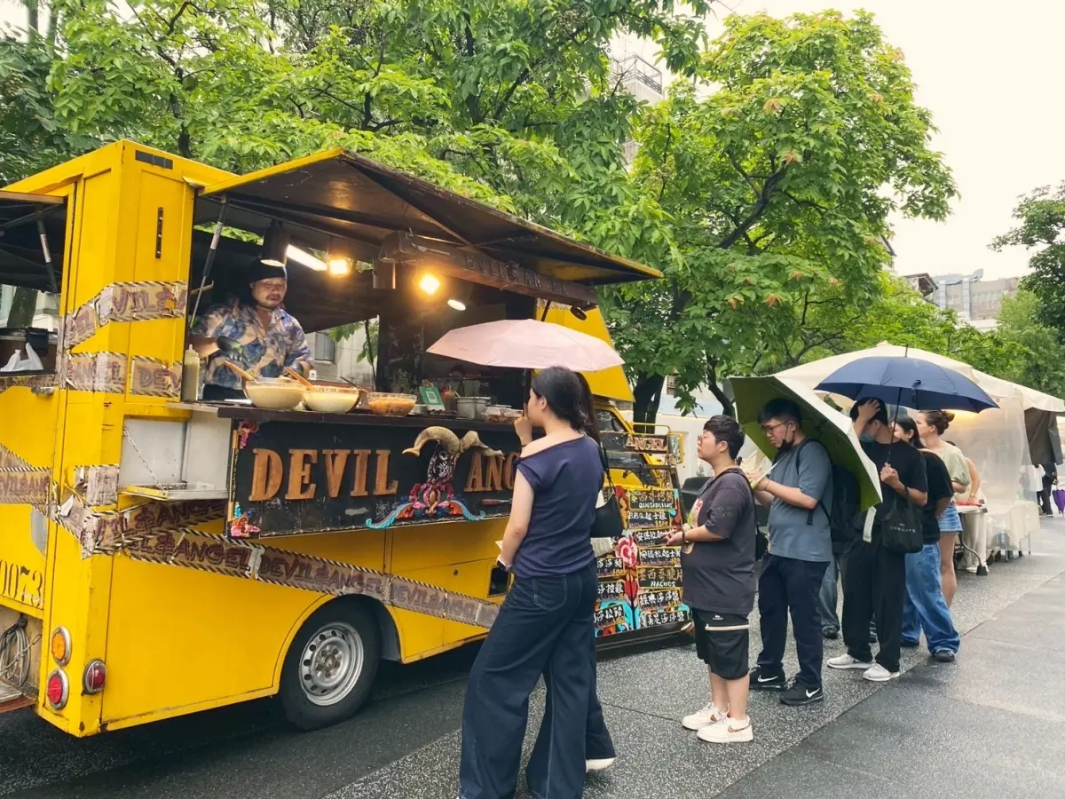 捷運中山站1號出口開放!連續2週免費逛市集吃美食,期間限定浪漫花牆登場 捷運中山站1號出口開放!連續2週免費逛市集吃美食,期間限定浪漫花牆登場