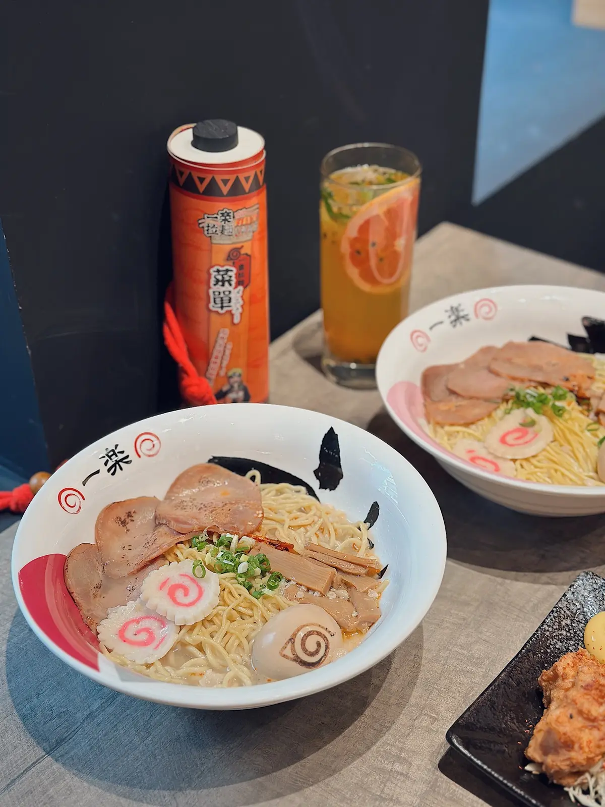 《鬼滅之刃》咖啡廳衝朝聖!劇照牆立牌免費拍,野豬頭米飯、送特典卡6亮點 《鬼滅之刃》咖啡廳衝朝聖!劇照牆立牌免費拍,野豬頭米飯、送特典卡6亮點