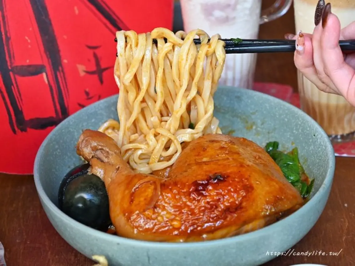 送招牌人氣點心！最美台味茶館把粳粽變冰品，還有一整顆鳳梨果昔超有哏