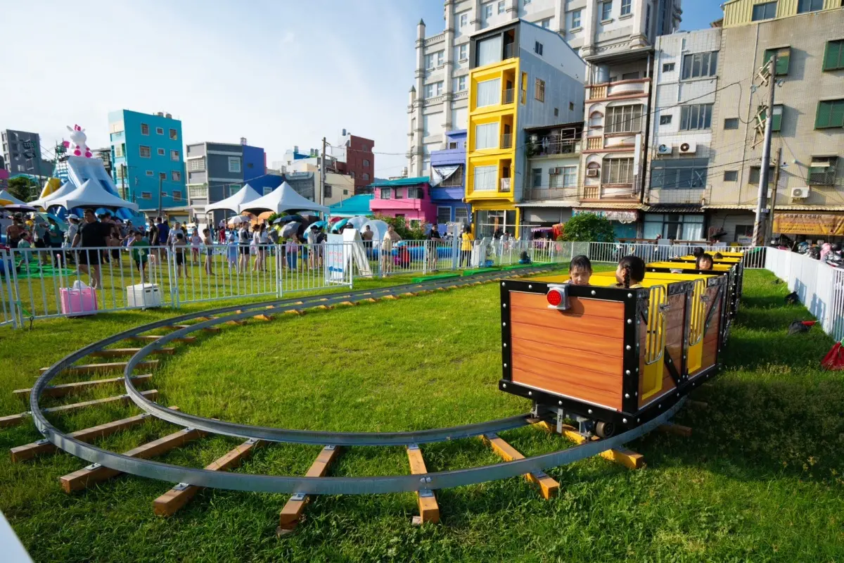 高雄「免費水樂園」快閃2天!嗨玩6座氣墊城堡、逛美食市集,搭接駁車免錢 高雄「免費水樂園」快閃2天!嗨玩6座氣墊城堡、逛美食市集,搭接駁車免錢