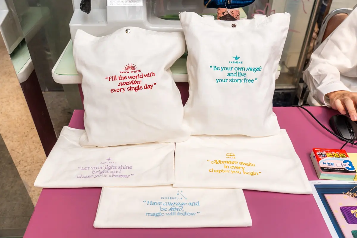 免費當公主了！迪士尼「皇家公主派對」快閃店：王子貼身服務、牡蠣寶寶包必買