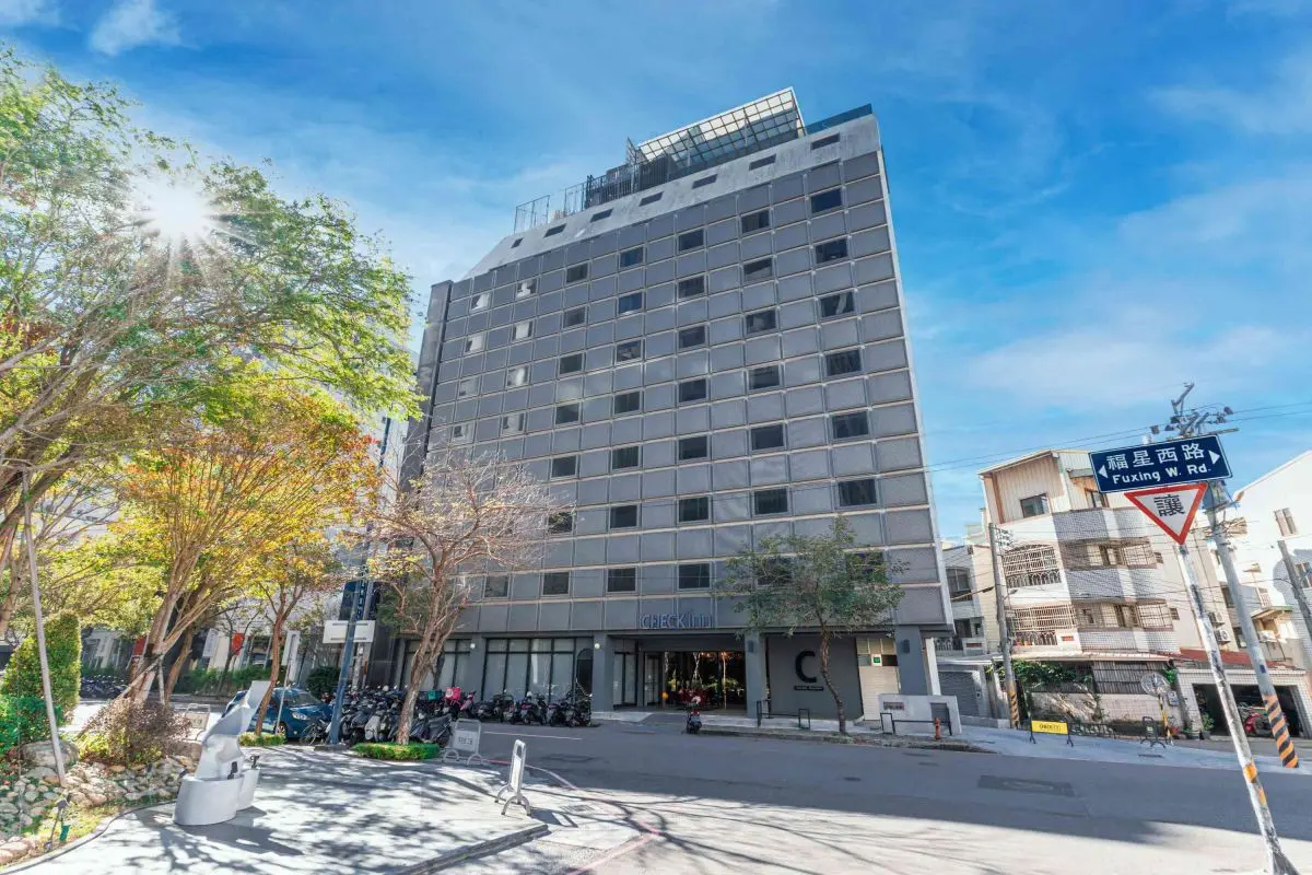 設計迷最愛５間旅店：頂樓滑草坡、樹屋溜滑梯、山形意象大廳，票選抽住宿券