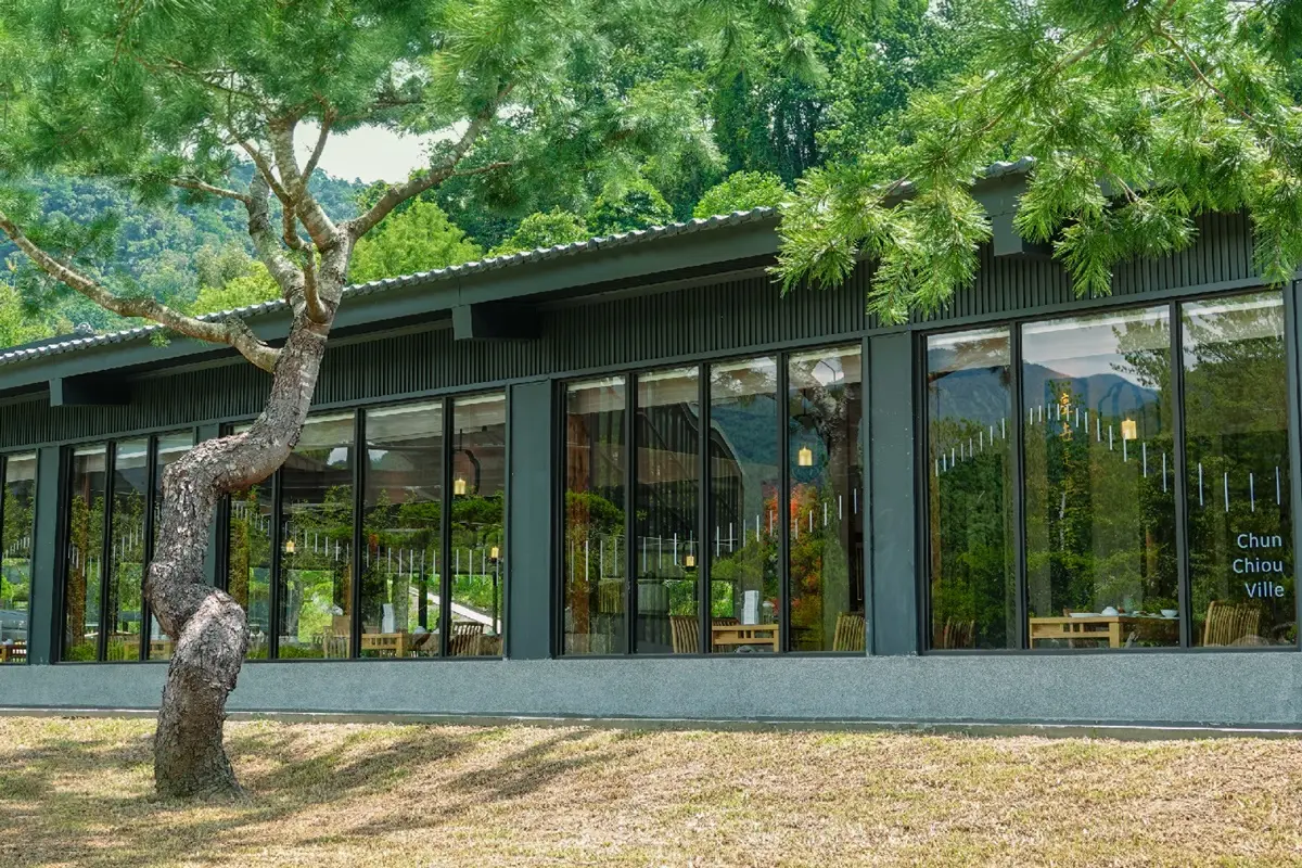 年底前門票50元!春水堂全新園區「春秋山林」,招牌珍奶+百道料理、爽泡足湯 年底前門票50元!春水堂全新園區「春秋山林」,招牌珍奶+百道料理、爽泡足湯