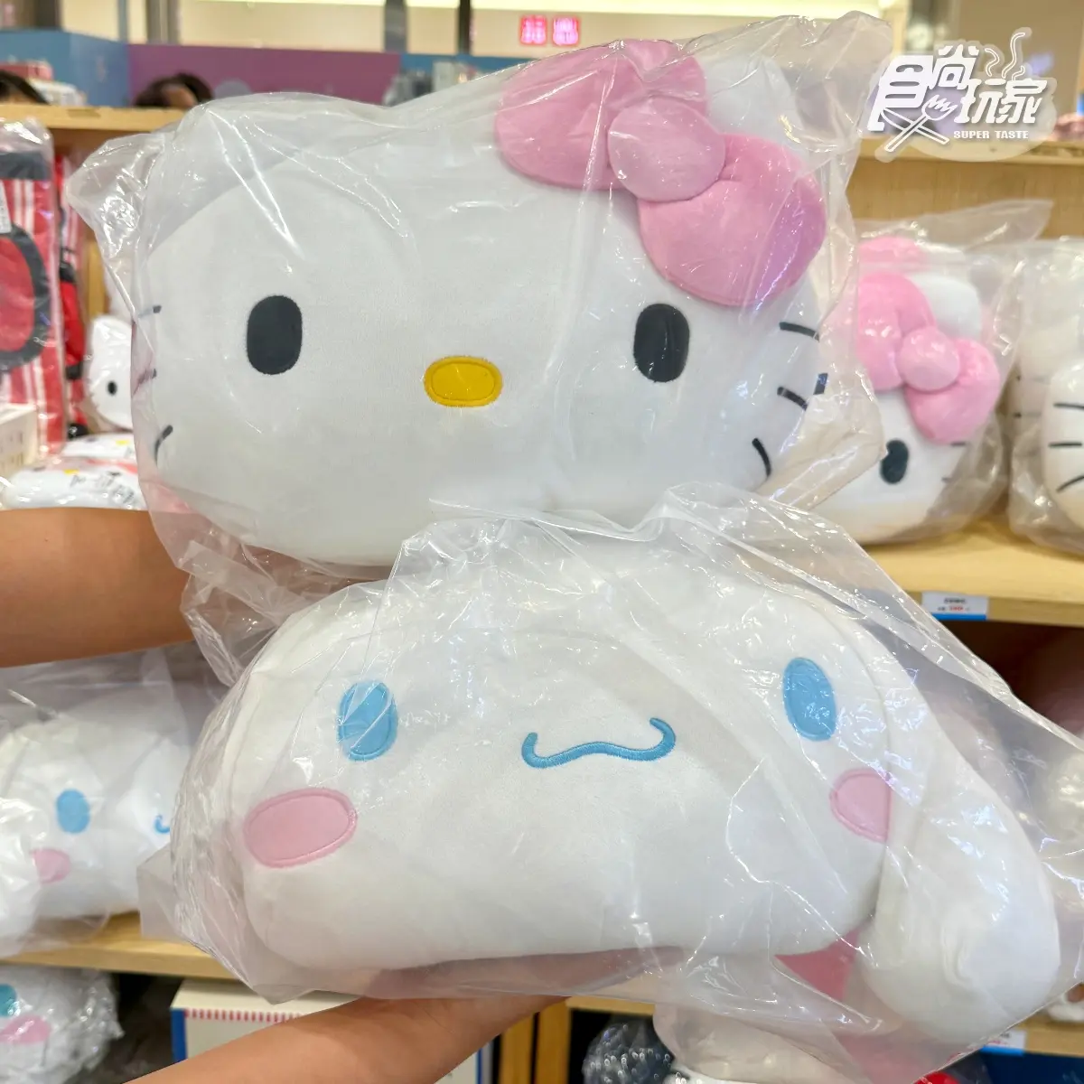 三麗鷗快閃店「這天」開逛!必拍3公尺Kitty,4大打卡點、百款限定周邊(中獎公布) 三麗鷗快閃店「這天」開逛!必拍3公尺Kitty,4大打卡點、百款限定周邊(中獎公布)