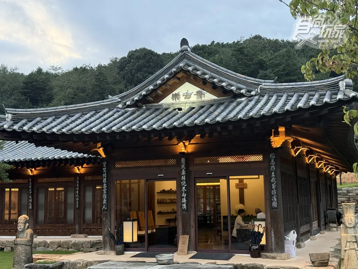 入住絕美水上蓮花閣！傳統韓屋１秒穿越古裝世界，免費韓服體驗、汗蒸幕