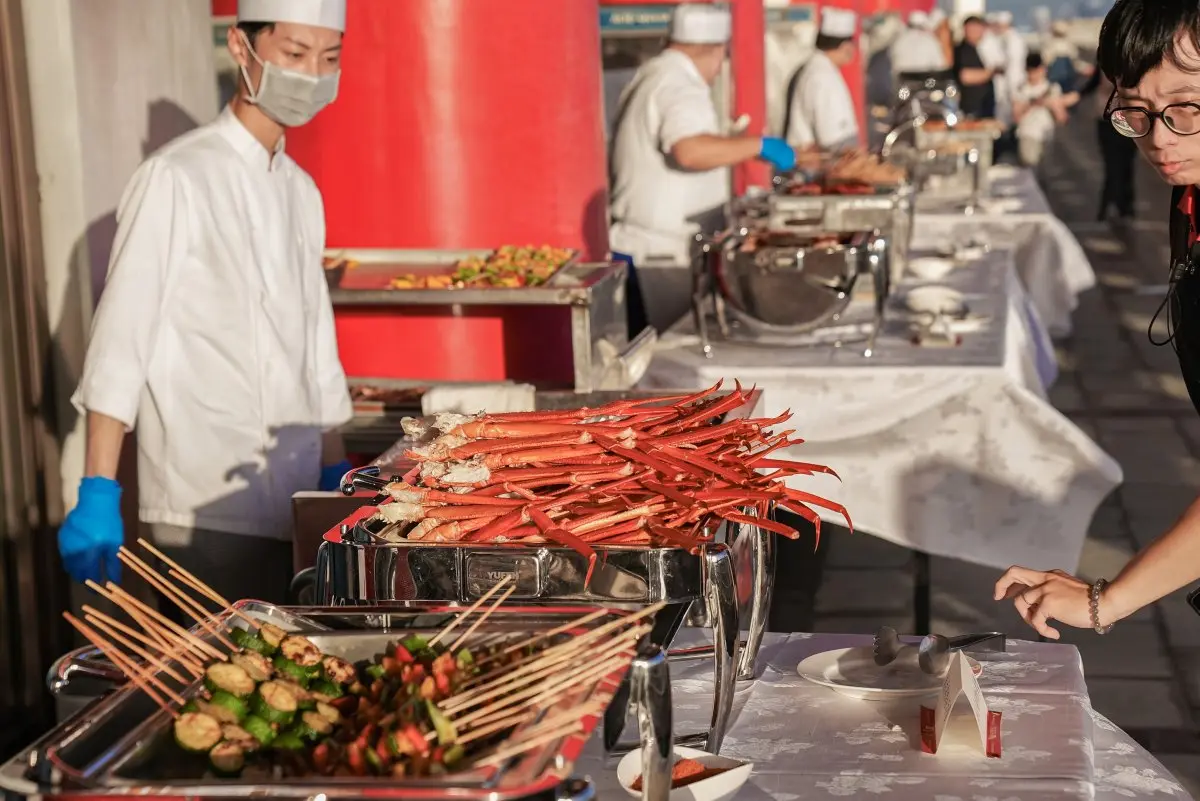 「燒烤吃到飽派對」免千元！台北３大飯店推中秋懶人烤肉，價格、菜色一次看