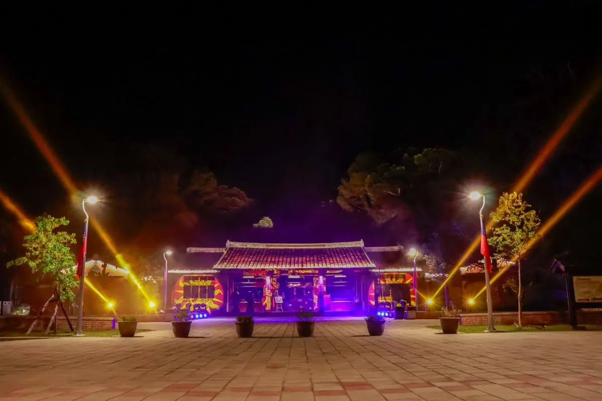 2025慈湖水舞秀中秋登場！日夜雙版本華麗展出，還有復古市集、免費接駁車