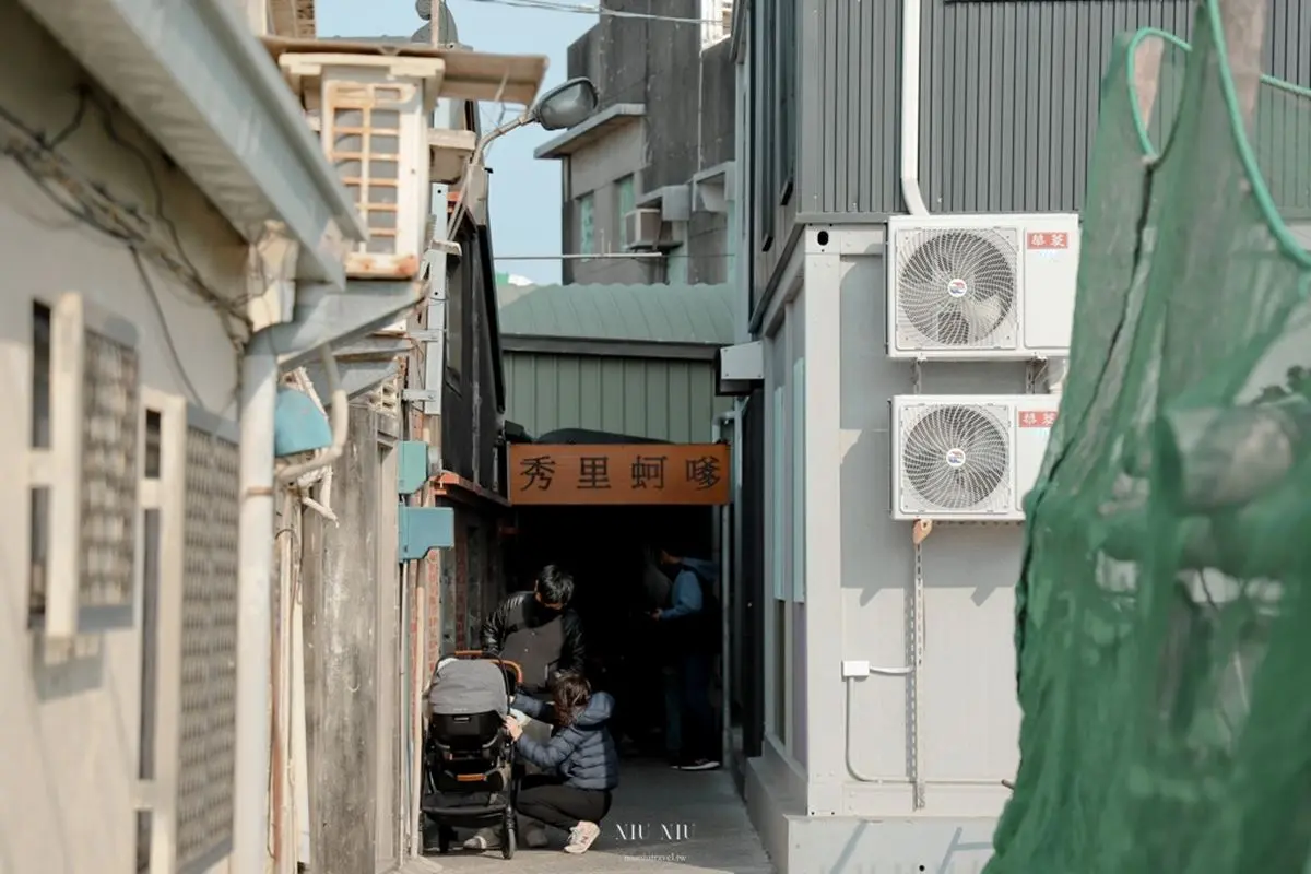 台南百年老字號！超人氣「排隊蚵嗲」隱身巷弄，肥美蚵仔一吃愛上