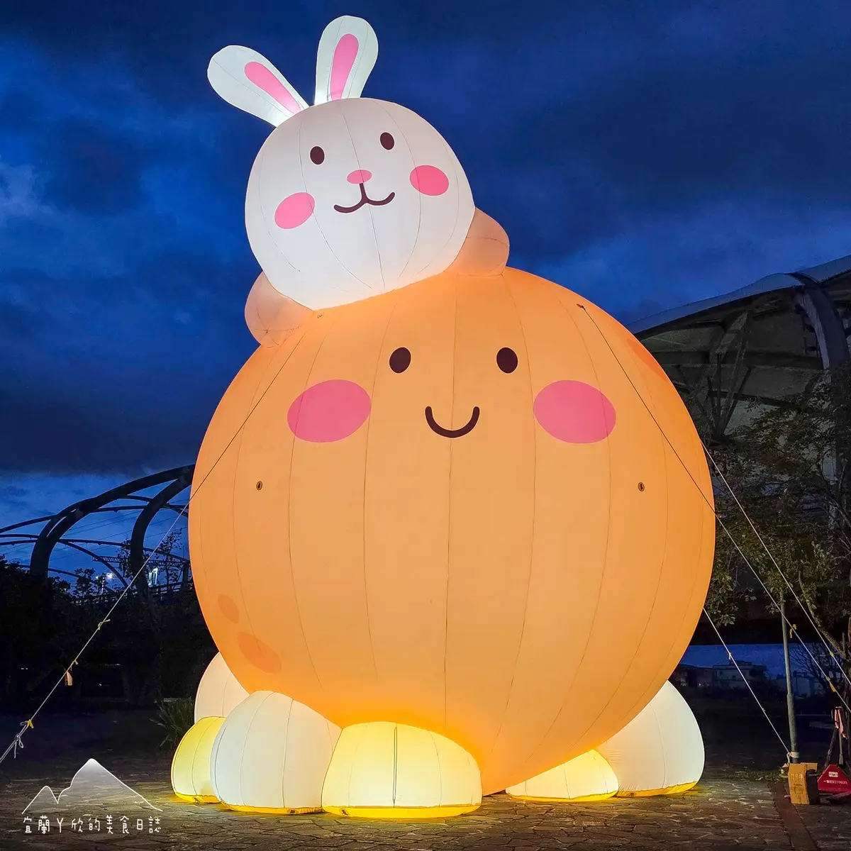 2025頭城煙火節本週登場！狂炸28分鐘、200攤美食進駐，順遊打卡Ｑ版月亮