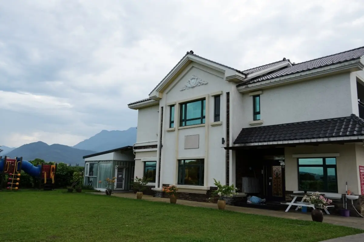 花蓮民宿精選！賞火舞表演、包棟千坪莊園，11間山海民宿一次看