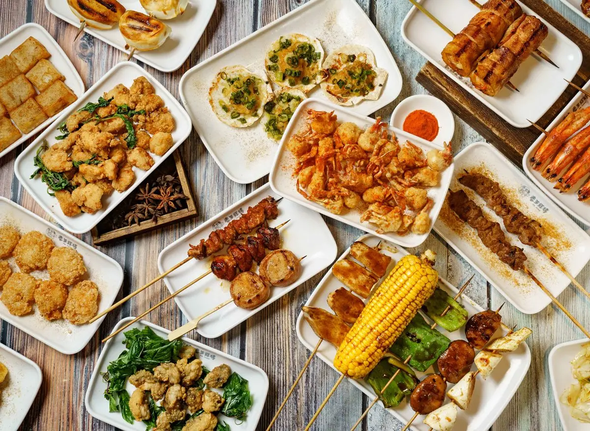 送210元炸烤組！高CP值串燒25元起開吃，必點香嫩多汁牛排串、鹹酥雞