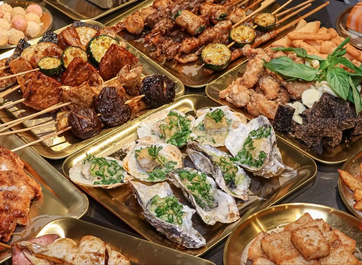 送210元炸烤組！高CP值串燒25元起開吃，必點香嫩多汁牛排串、鹹酥雞