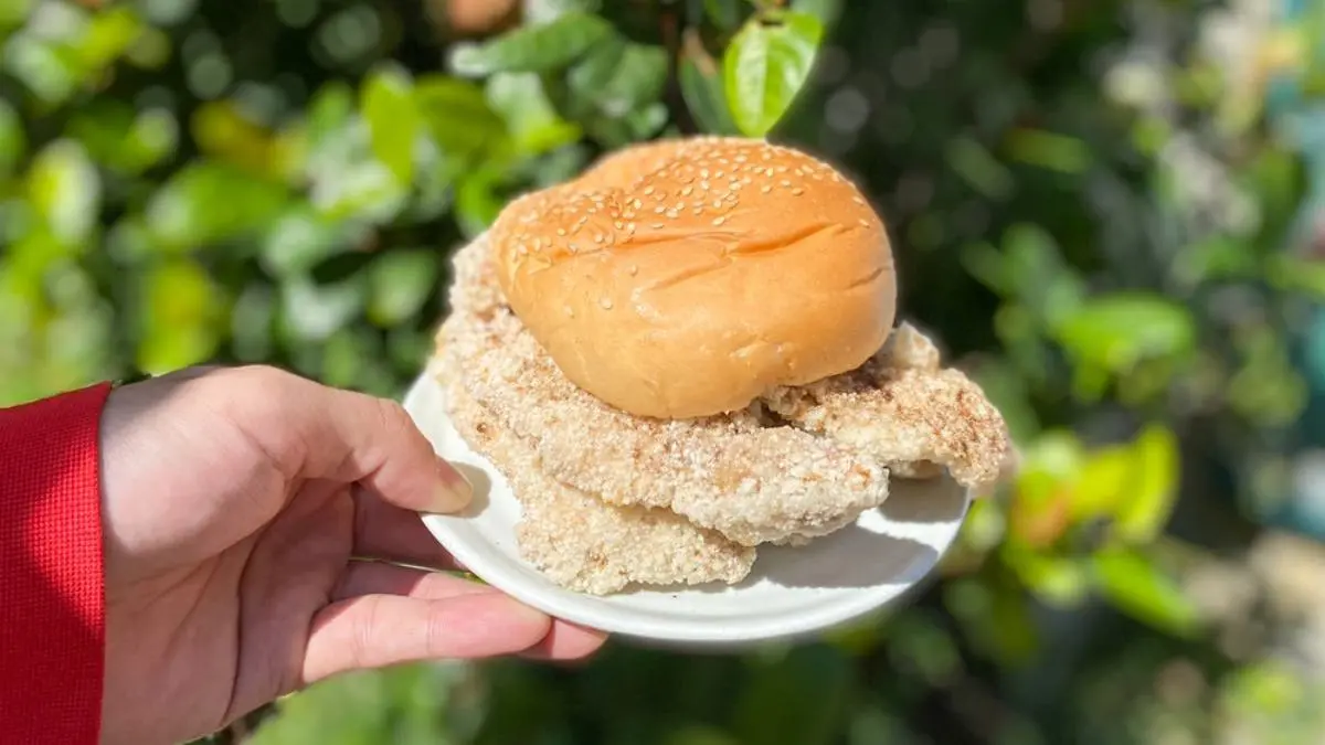 夏一跳雞排堡早餐店