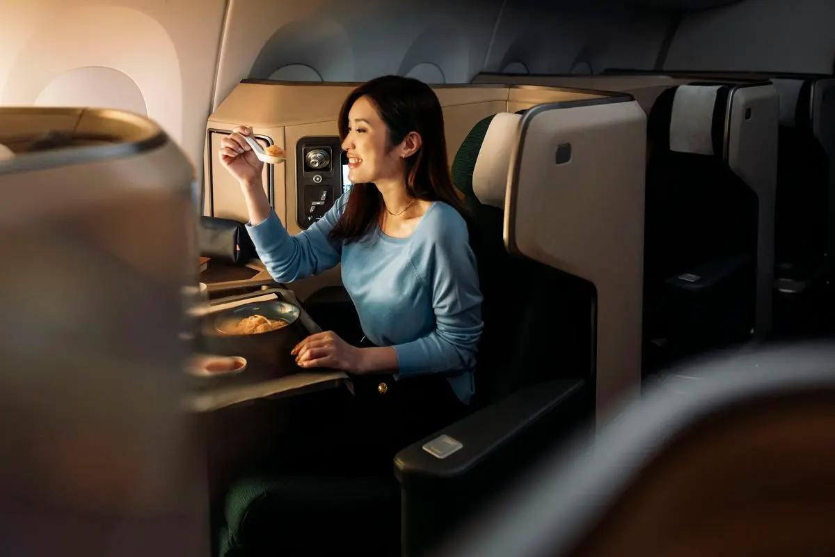 搭飛機也有免費WIFI！「國泰航空」機票限時８折起，輸入優惠碼再折2000元