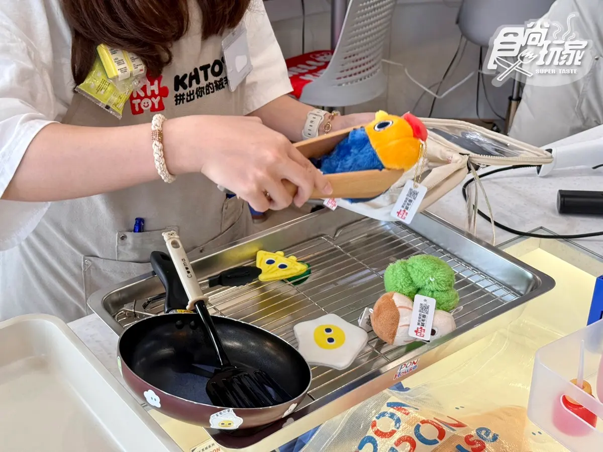 「台版Jellycat」在這！全台首創「絨毛玩偶手作店」直擊，矮袋鼠展區、巨型扭蛋機