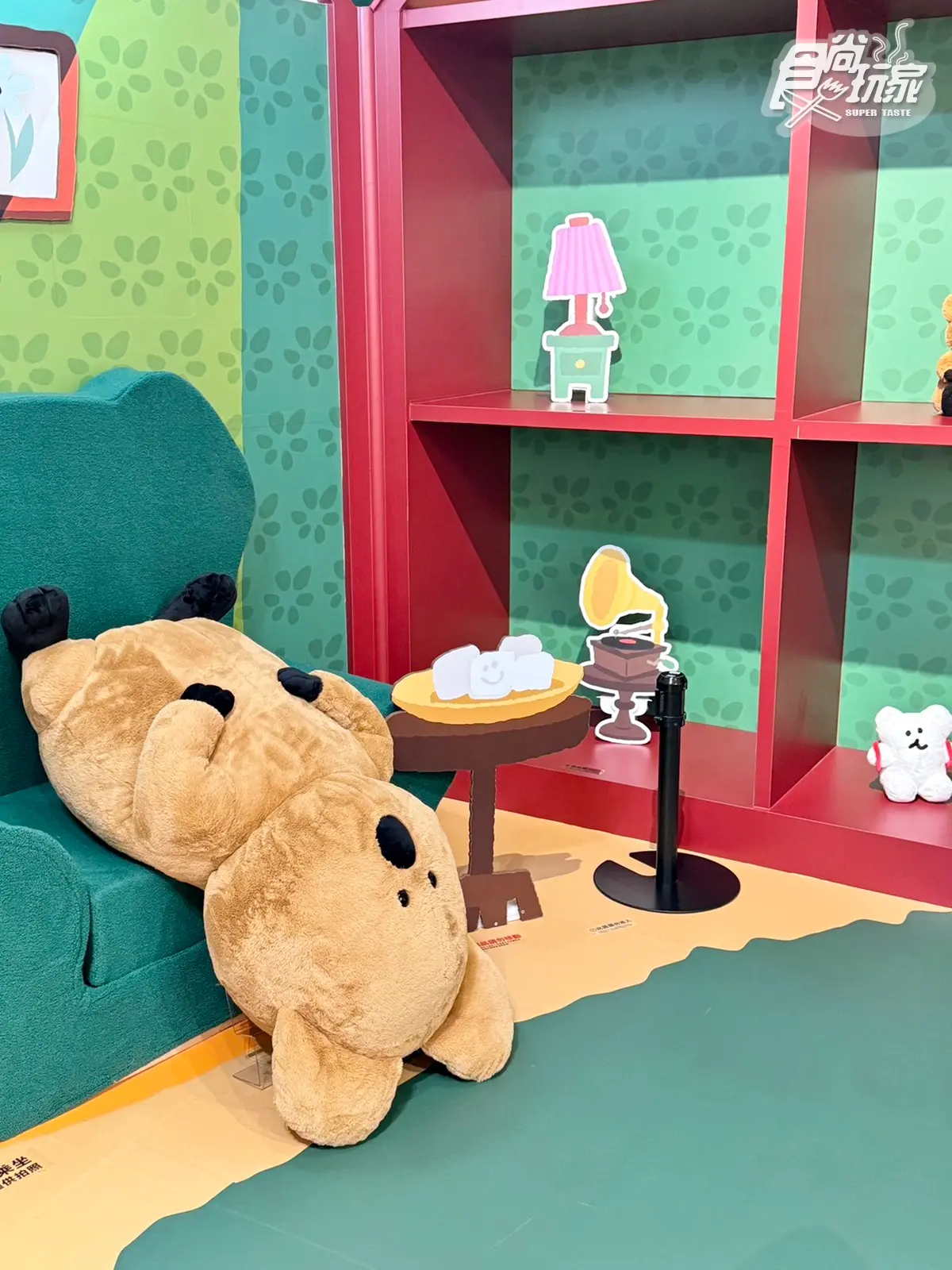 「台版Jellycat」在這！全台首創「絨毛玩偶手作店」直擊，矮袋鼠展區、巨型扭蛋機