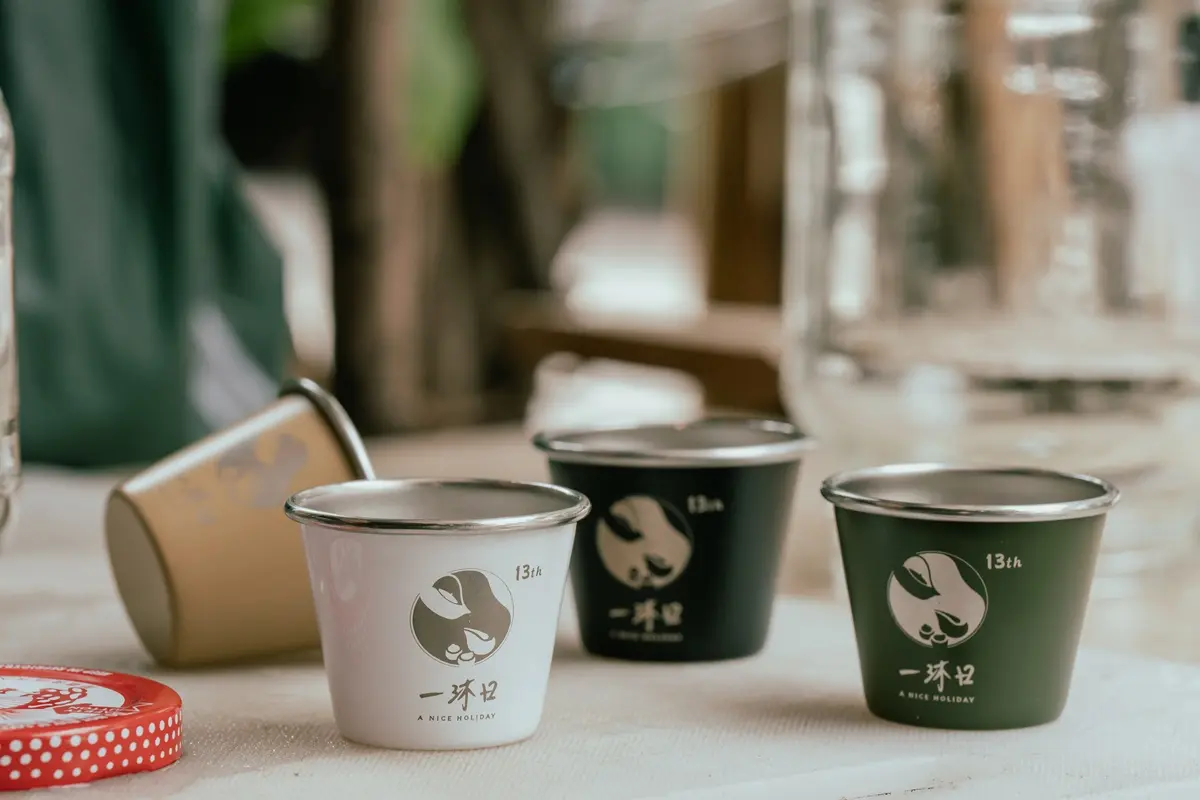 一沐日首推「逮丸感性」周邊！台味手搖飲10大新品：草仔粿徽章、注音紙膠帶