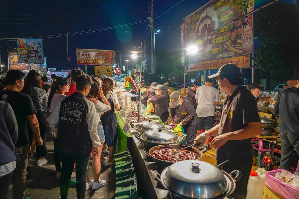 不是六合、瑞豐！南台灣最強夜市出爐，獲５星評等、好吃好逛選擇多