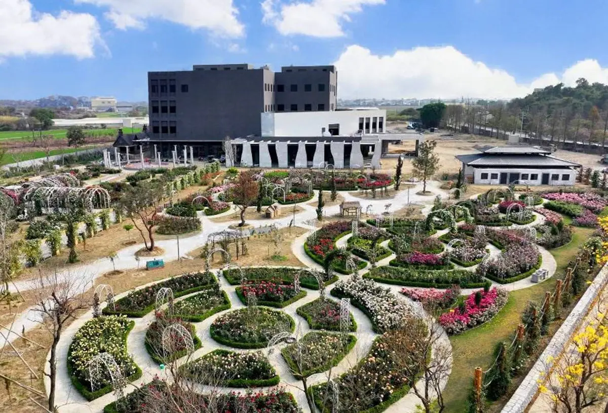 全台最大「玫瑰花園」免費拍!超過20種玫瑰接力綻放,1招免費換哈根達斯 全台最大「玫瑰花園」免費拍!超過20種玫瑰接力綻放,1招免費換哈根達斯