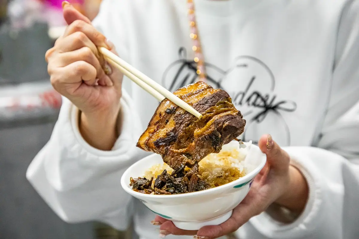 彰化不只爌肉飯!在地激推「梅干扣肉」飄香數十年,肥嫩五花肉入口超銷魂 彰化不只爌肉飯!在地激推「梅干扣肉」飄香數十年,肥嫩五花肉入口超銷魂