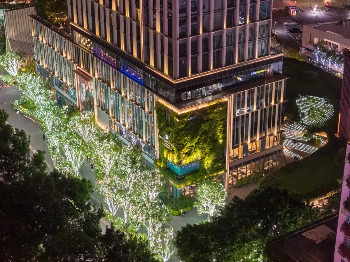 台中聖誕村盛大登場！４亮點：250公尺光之道、必逛聖誕小屋＋美食市集