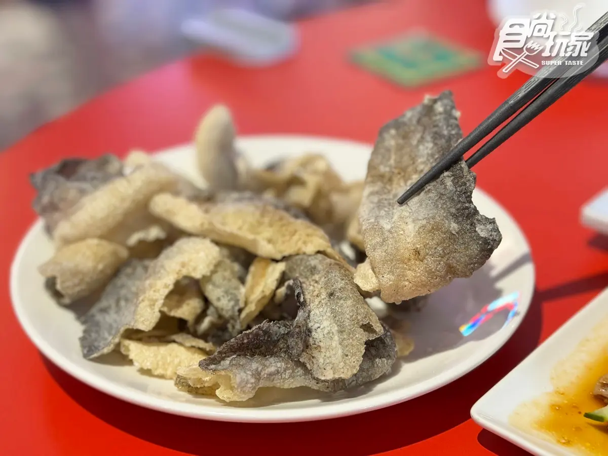 全新「港式雞煲鍋」插旗東區！７款必嗑龍蝦雞煲、沙嗲鴛鴦鍋，500元起開吃